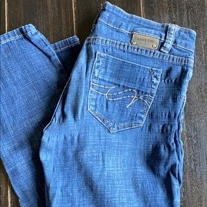 Cest Toi dark wash skinny jeans 🤍